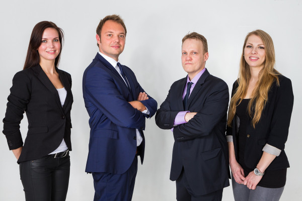 Gruppenfoto Anw�lte und Mitarbeiterinnen